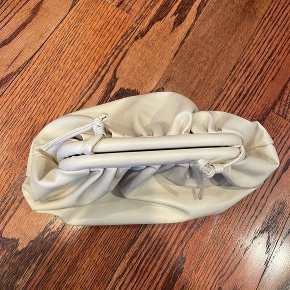 Rouched detail crossbody bag with strap BEIGE - Picture 8 of 12